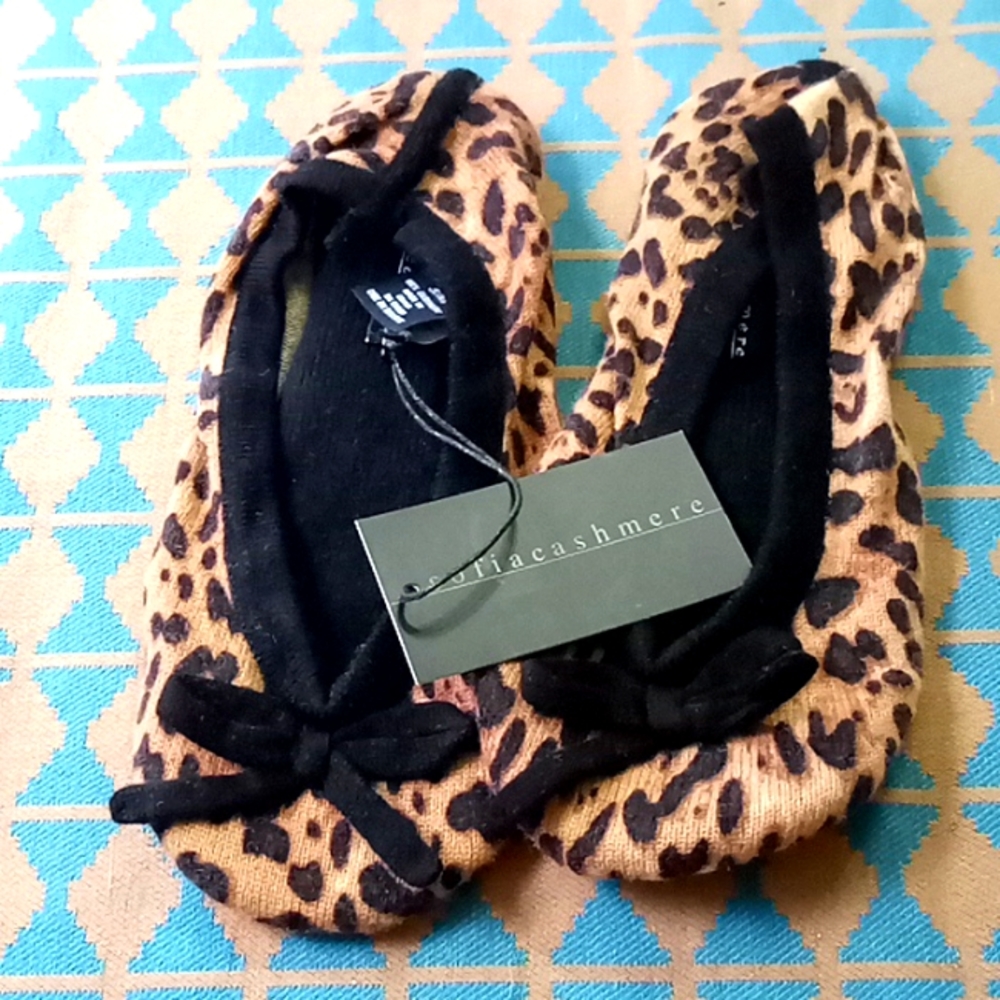 NWT Sofia Cashmere Leopard print cashmere slippers size s/m